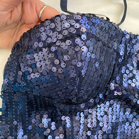 3/$25.00 🛍 
Forever 21 Sequenced Cropped Top - Picture 5 of 7